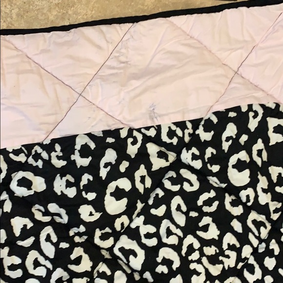 Full/queen PINK snow Leopard comforter - Picture 3 of 8